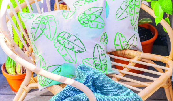 Kissen mit Marabu Textil Print im Urban-Jungle-Look